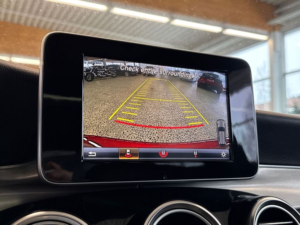 Mercedes-Benz C 2017 Punainen