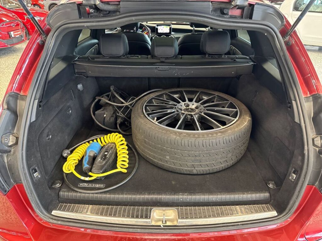 Mercedes-Benz C 2017 Punainen