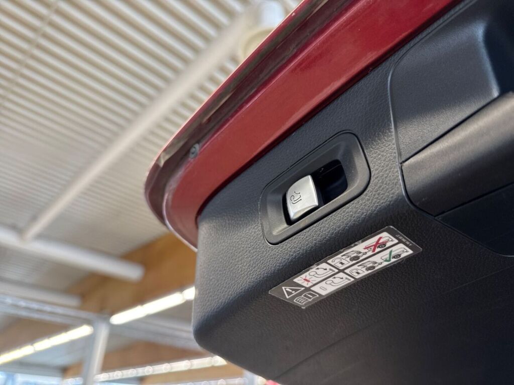 Mercedes-Benz C 2017 Punainen