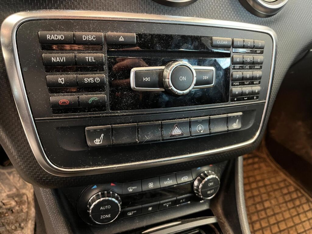 Mercedes-Benz A 2015 Musta