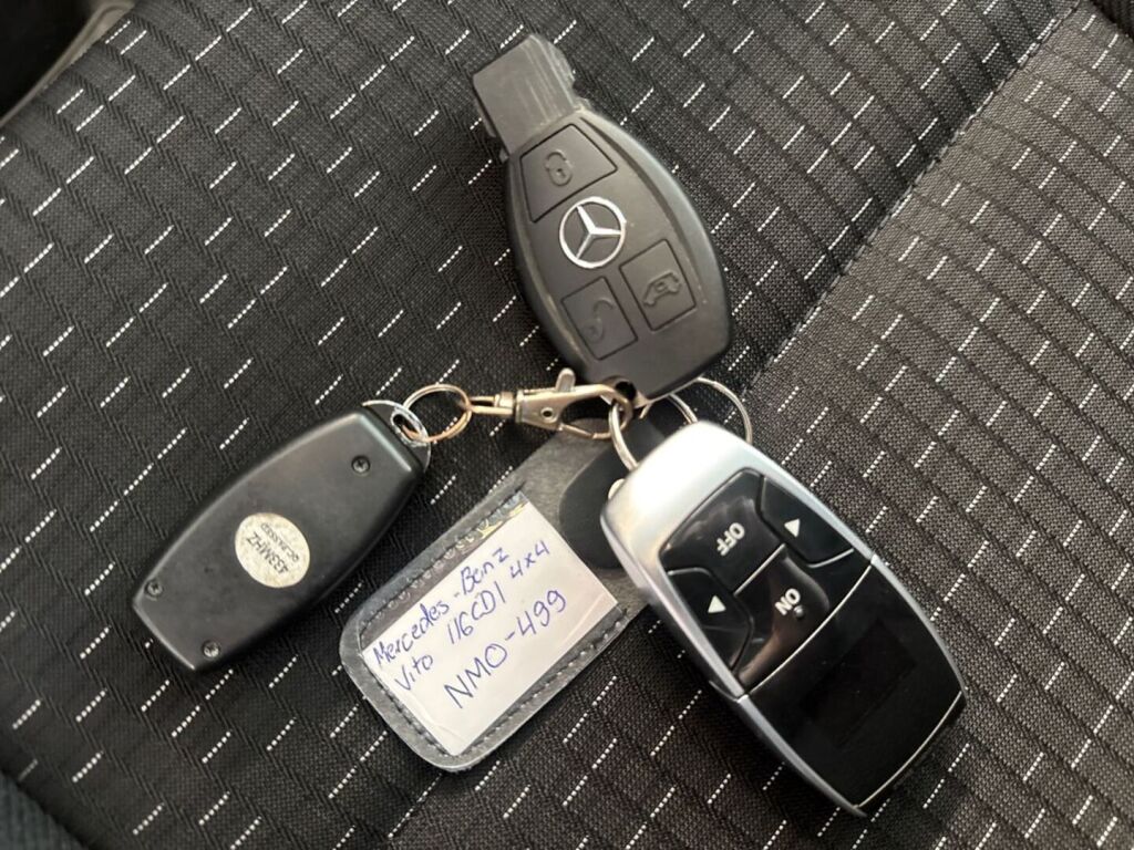 Mercedes-Benz Vito 2022 Punainen