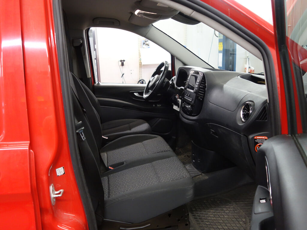 Mercedes-Benz Vito 2022 Punainen