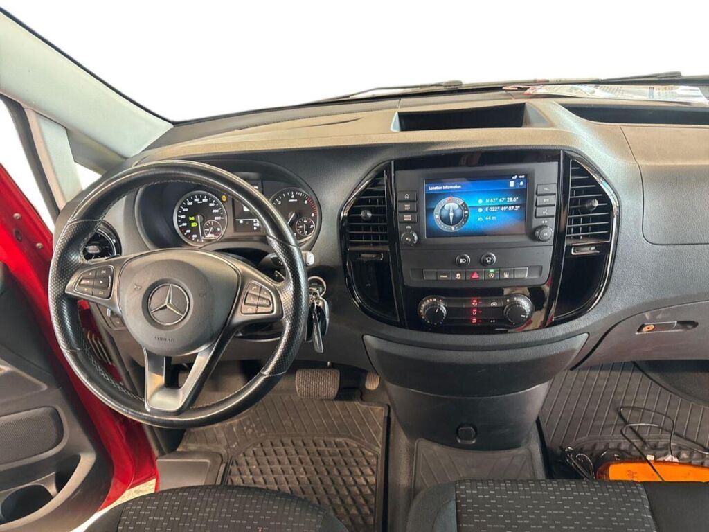 Mercedes-Benz Vito 2022 Punainen