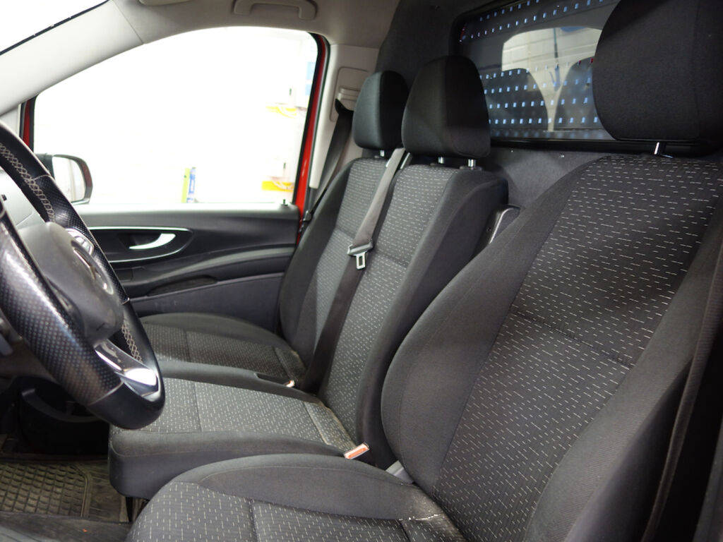Mercedes-Benz Vito 2022 Punainen