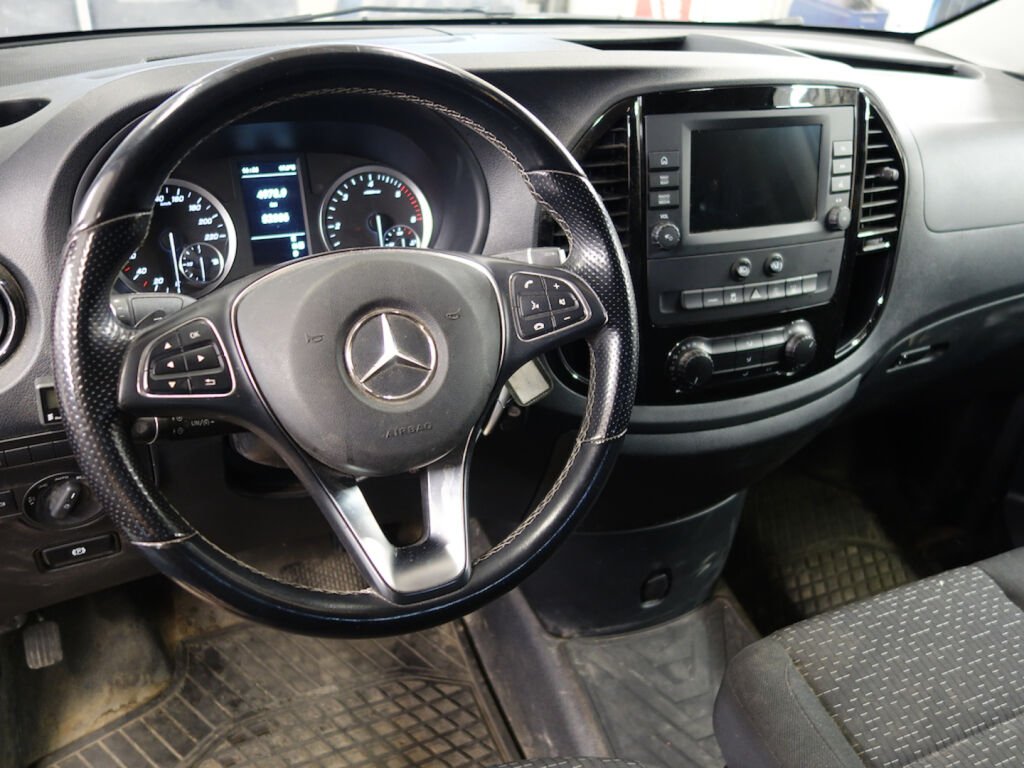 Mercedes-Benz Vito 2022 Punainen
