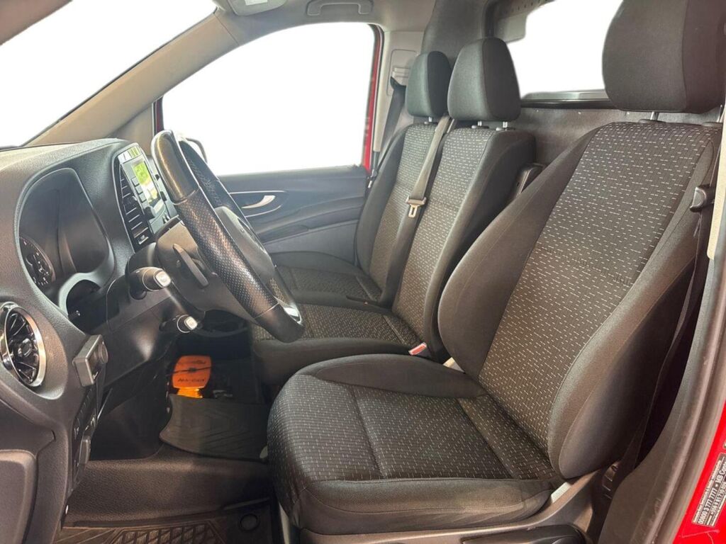 Mercedes-Benz Vito 2022 Punainen