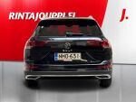 Volkswagen Golf 2022 Musta