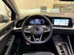 Volkswagen Golf 2022 Musta