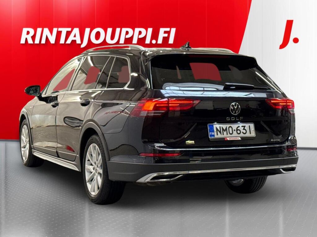 Volkswagen Golf 2022 Musta
