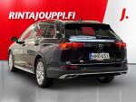 Volkswagen Golf 2022 Musta