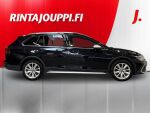Volkswagen Golf 2022 Musta