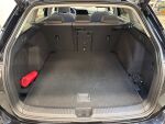Volkswagen Golf 2022 Musta