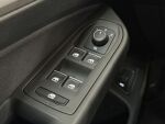 Volkswagen Golf 2022 Musta