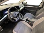 Volkswagen Golf 2022 Musta