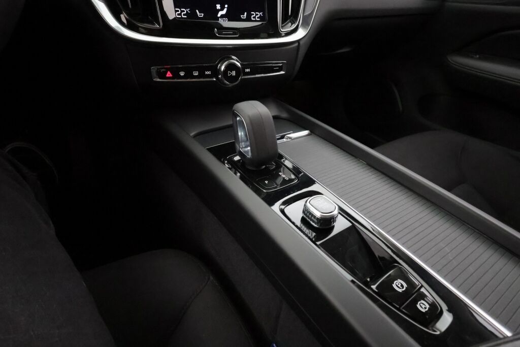 Volvo V60 Cross Country 2022 Valkoinen