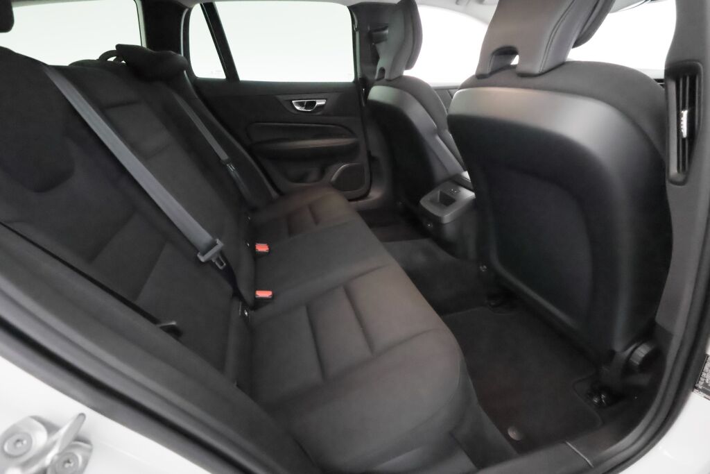 Volvo V60 Cross Country 2022 Valkoinen