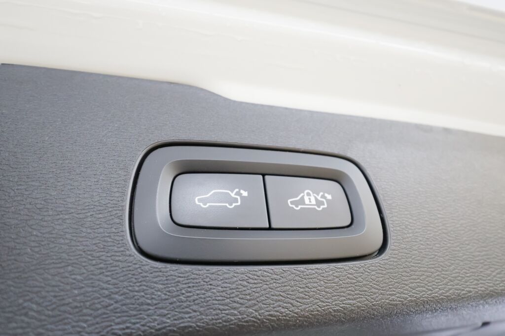 Volvo V60 Cross Country 2022 Valkoinen