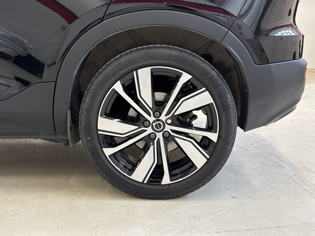 Volvo XC40 2022 Musta