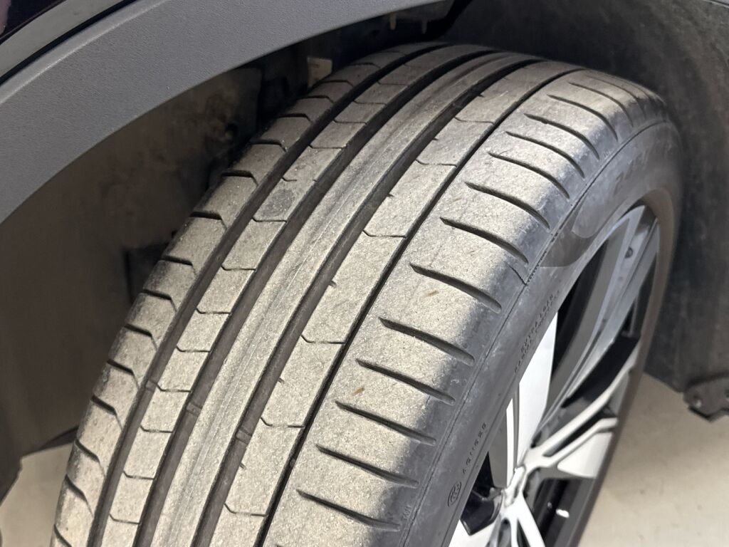 Volvo XC40 2022 Musta