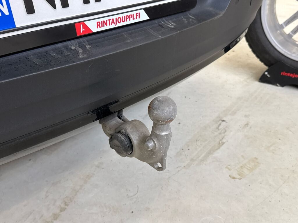 Volvo XC40 2022 Musta
