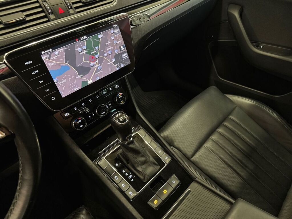 Skoda Superb 2018 Valkoinen