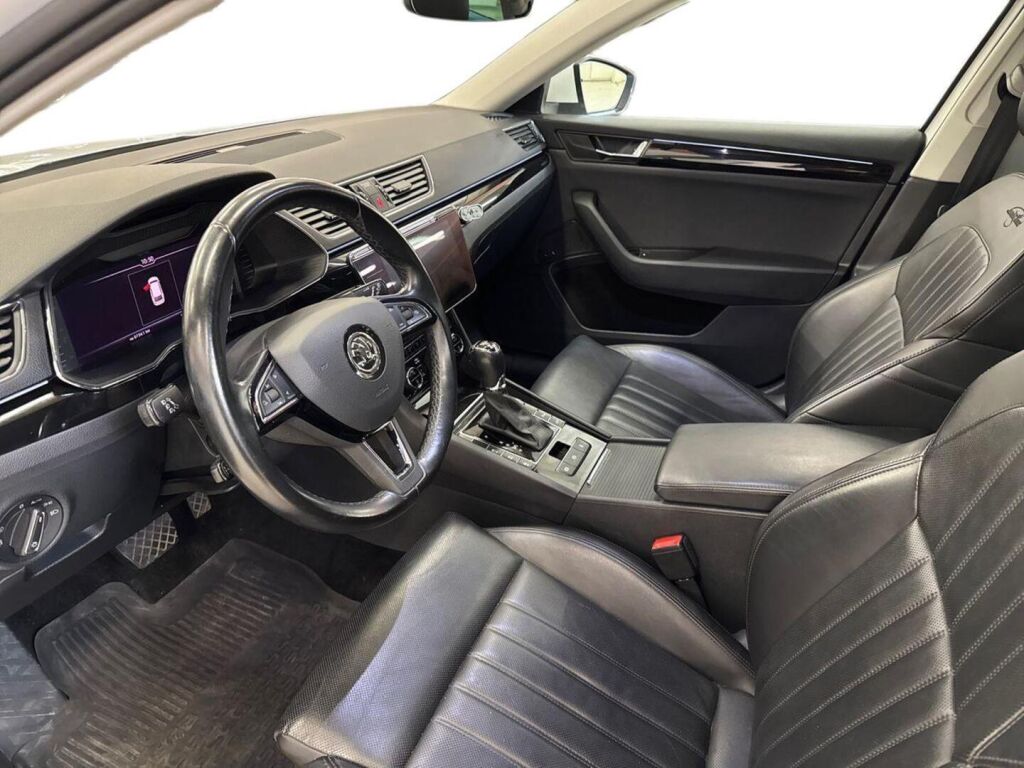 Skoda Superb 2018 Valkoinen