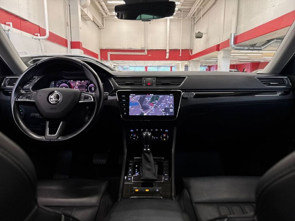Skoda Superb 2018 Valkoinen