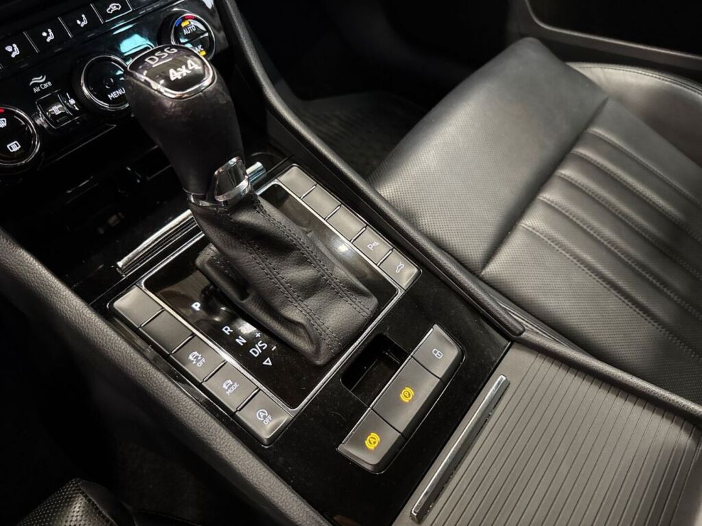 Skoda Superb 2018 Valkoinen