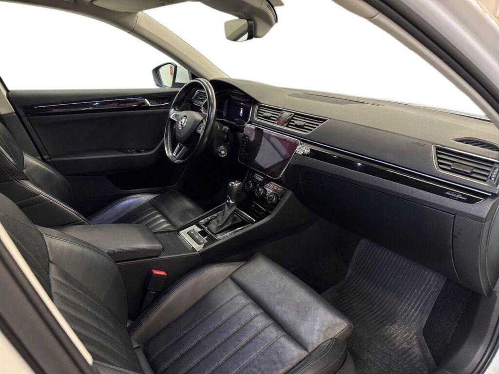 Skoda Superb 2018 Valkoinen