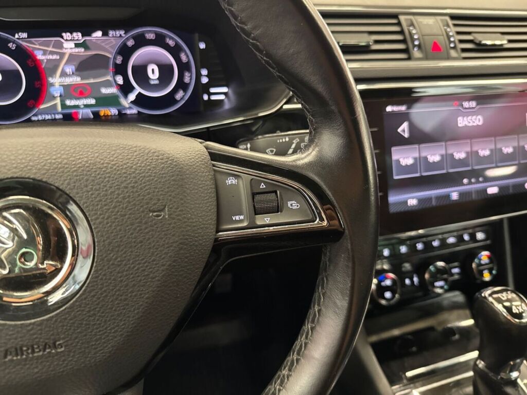 Skoda Superb 2018 Valkoinen