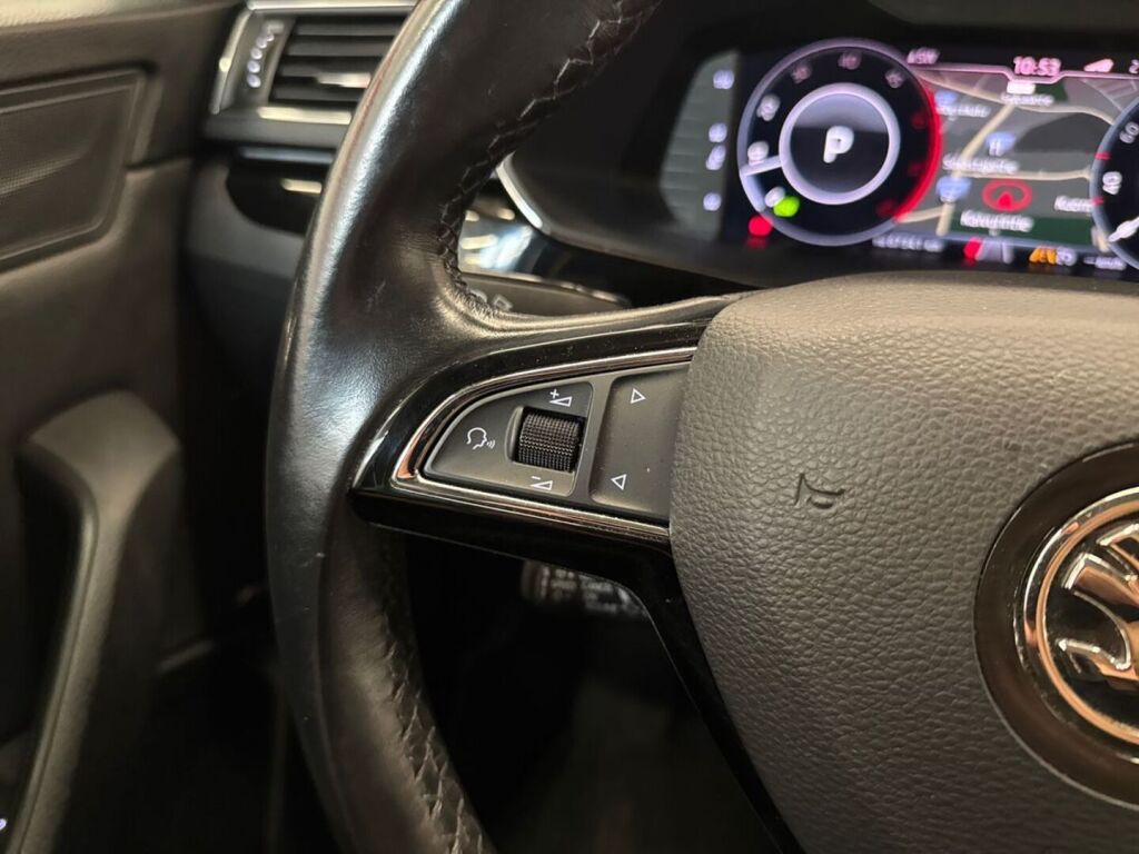 Skoda Superb 2018 Valkoinen