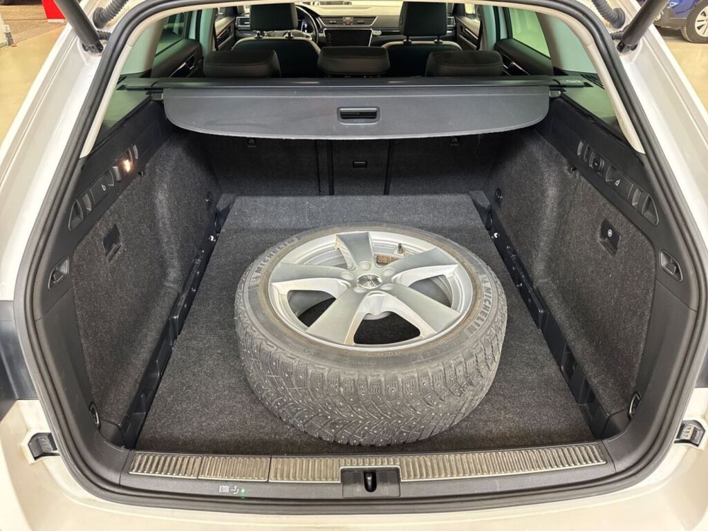 Skoda Superb 2018 Valkoinen