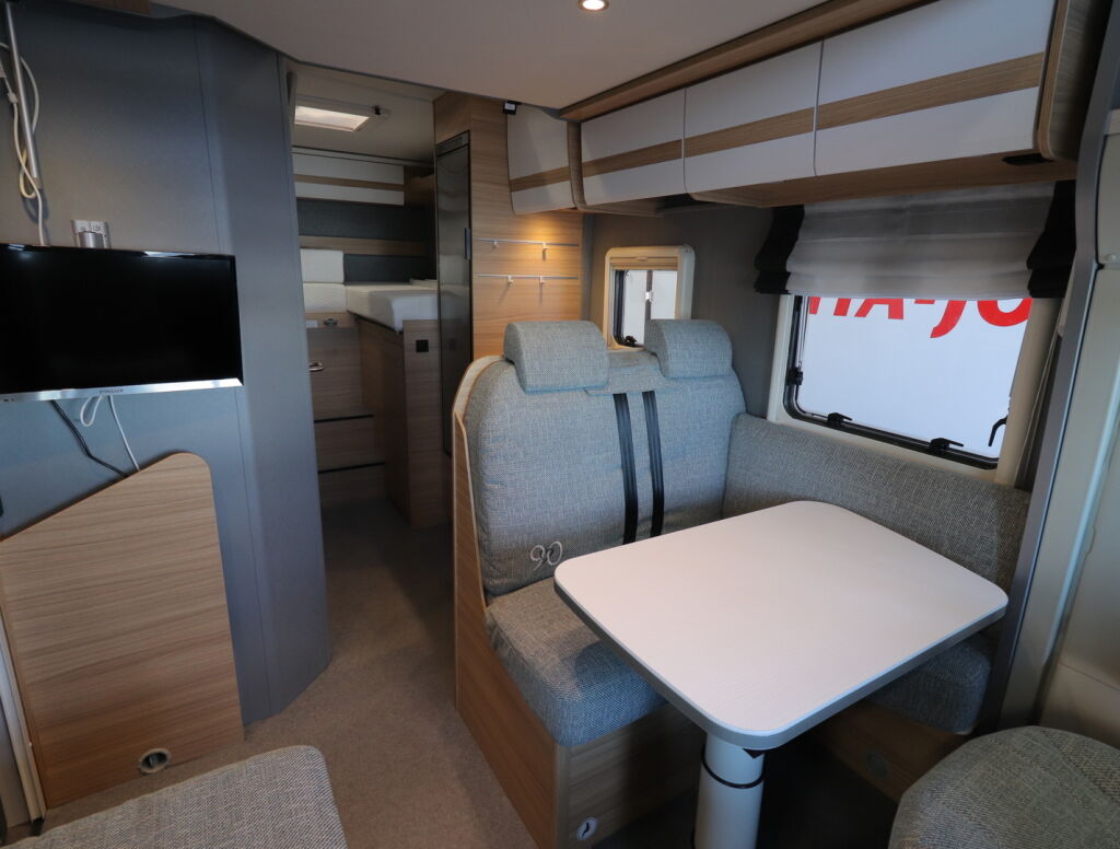 Dethleffs JUST T6812 EB 2022 Valkoinen