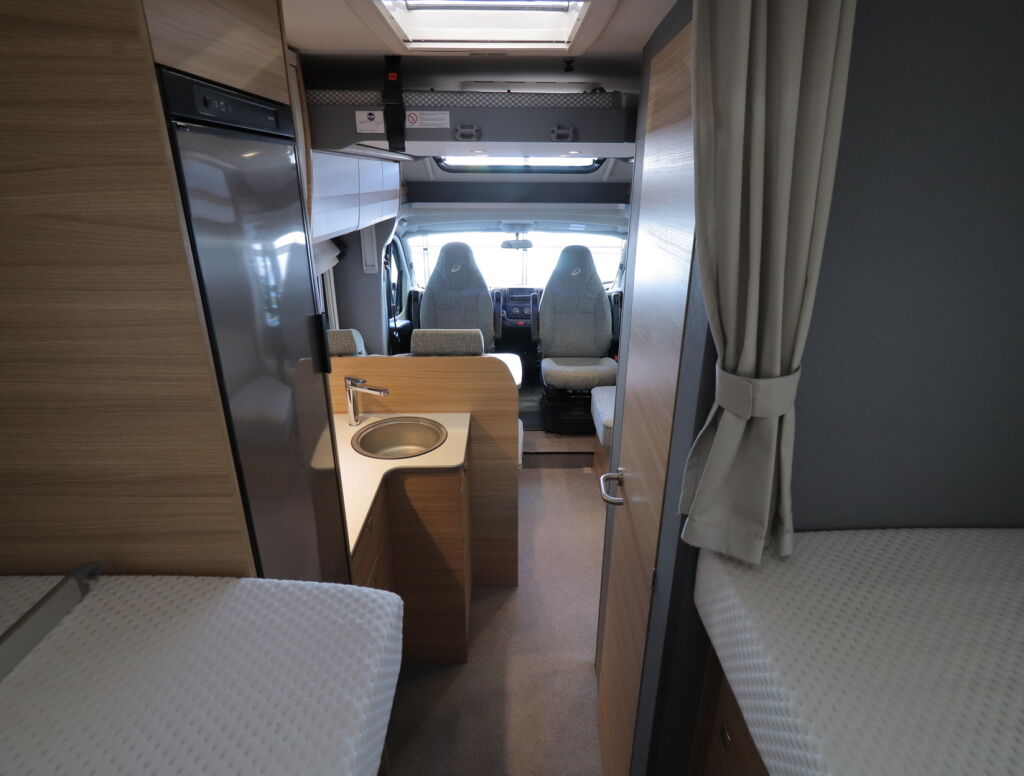 Dethleffs JUST T6812 EB 2022 Valkoinen