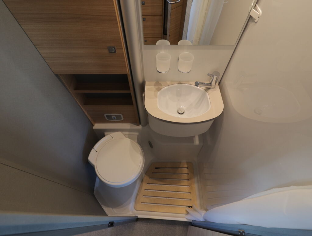 Dethleffs JUST T6812 EB 2022 Valkoinen