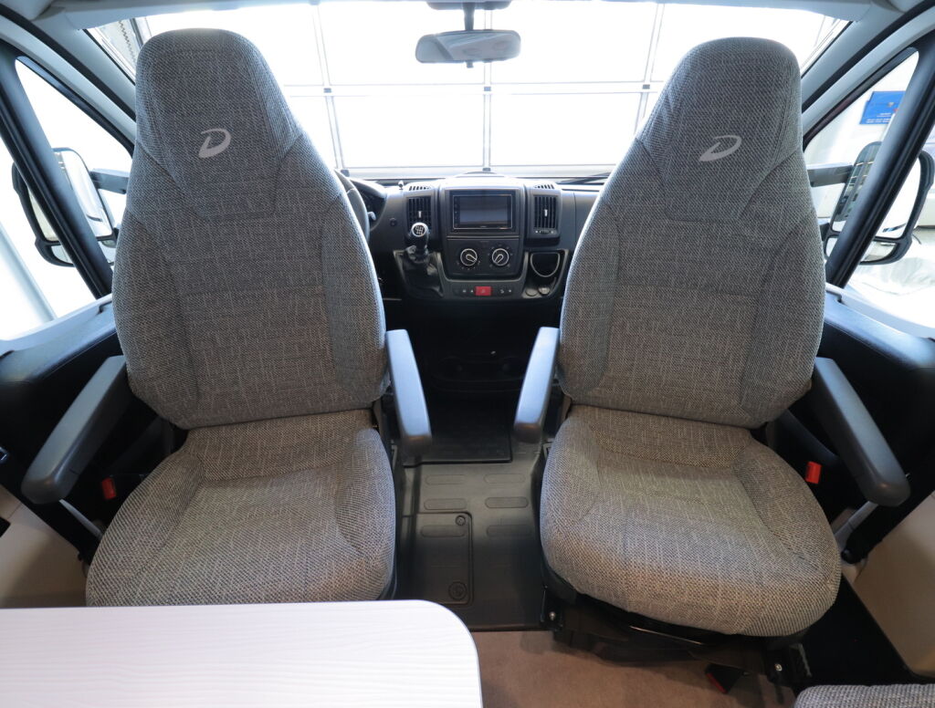 Dethleffs JUST T6812 EB 2022 Valkoinen