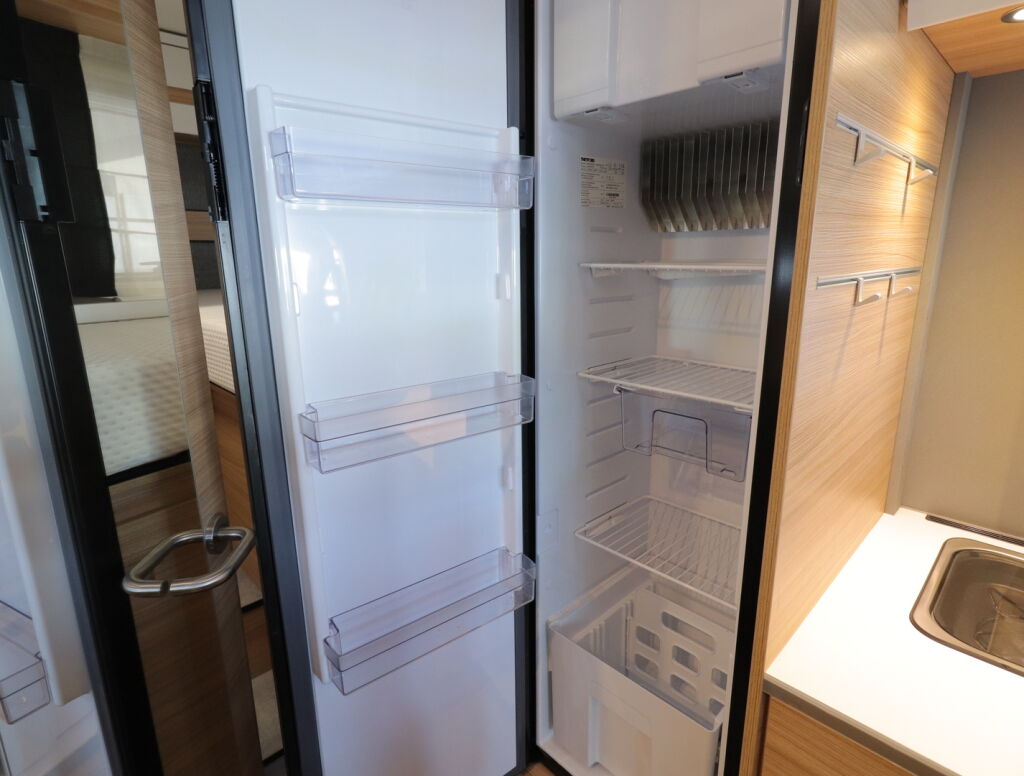 Dethleffs JUST T6812 EB 2022 Valkoinen