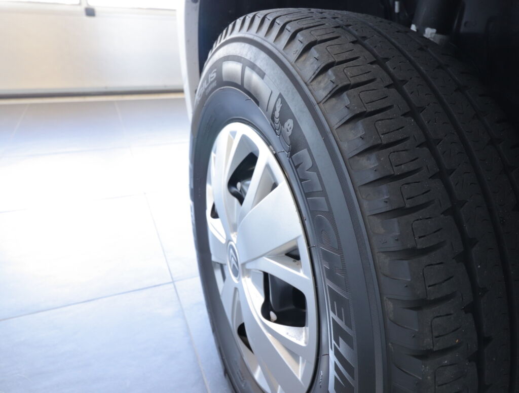 Dethleffs JUST T6812 EB 2022 Valkoinen