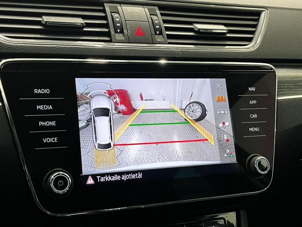 Skoda Superb 2022 Valkoinen