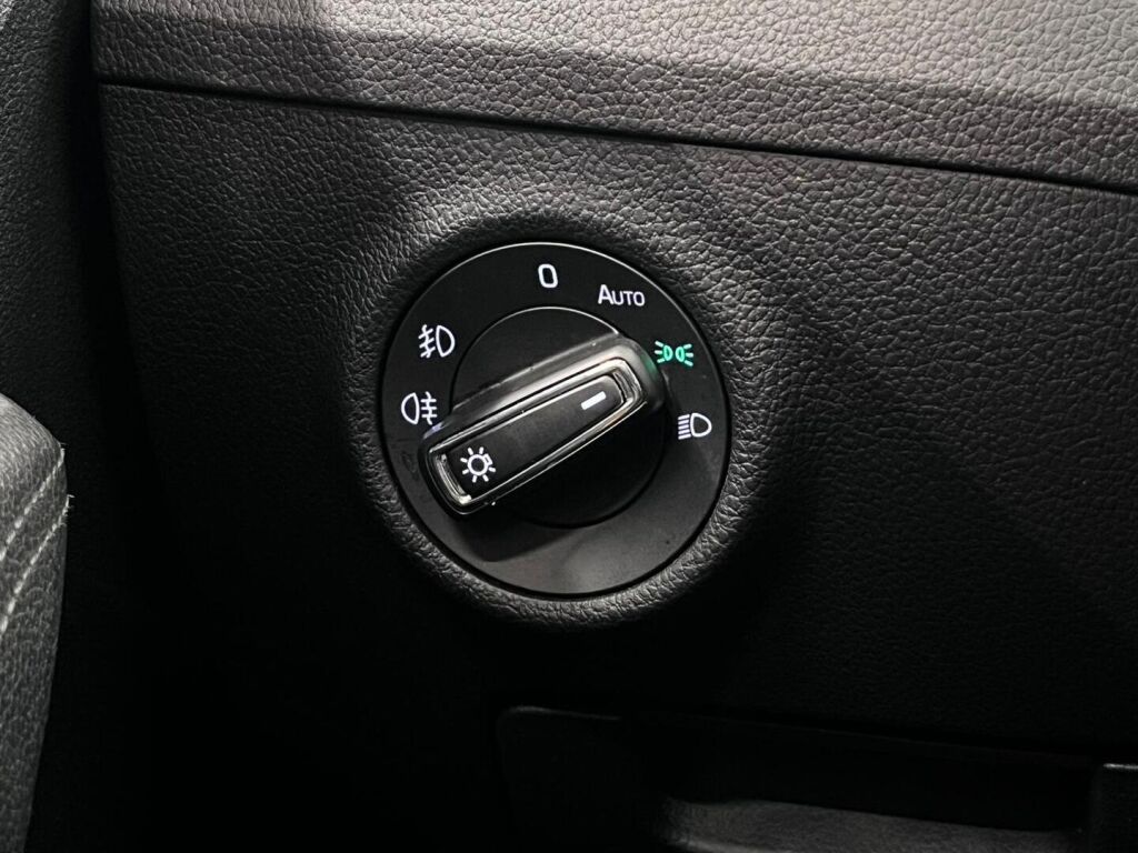 Skoda Superb 2022 Valkoinen