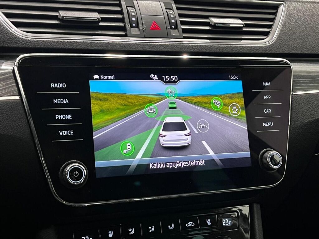 Skoda Superb 2022 Valkoinen