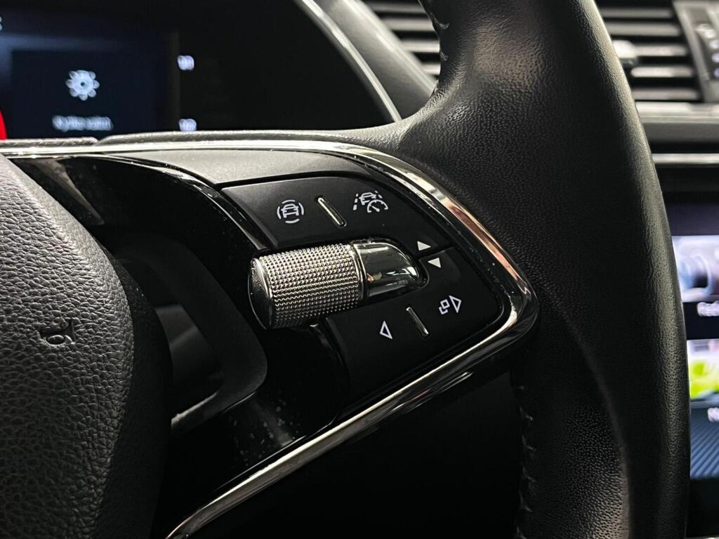 Skoda Superb 2022 Valkoinen