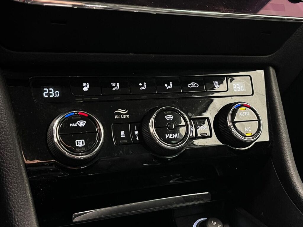 Skoda Superb 2022 Valkoinen