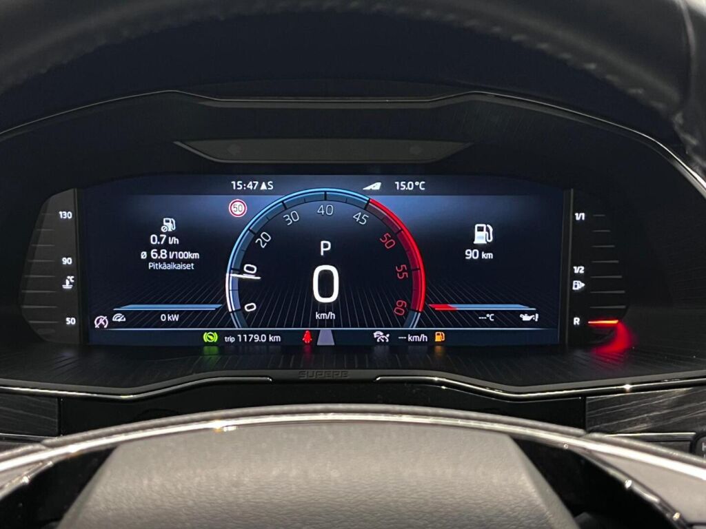 Skoda Superb 2022 Valkoinen