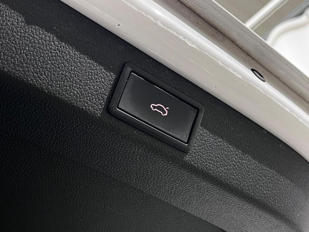 Skoda Superb 2022 Valkoinen