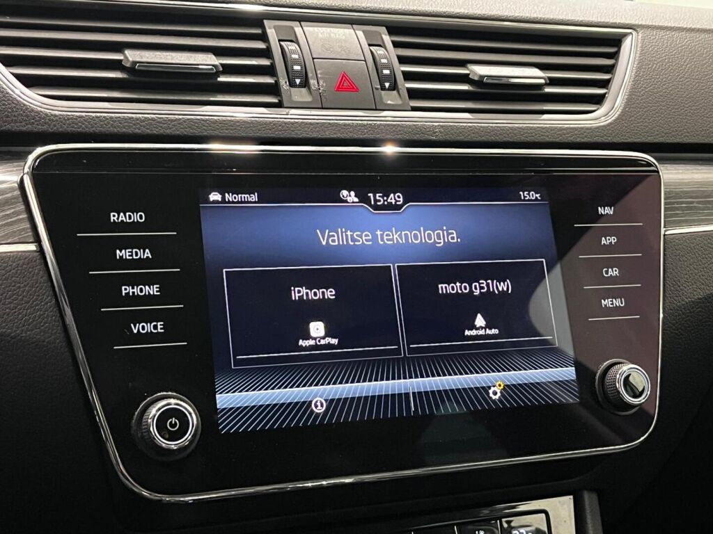 Skoda Superb 2022 Valkoinen