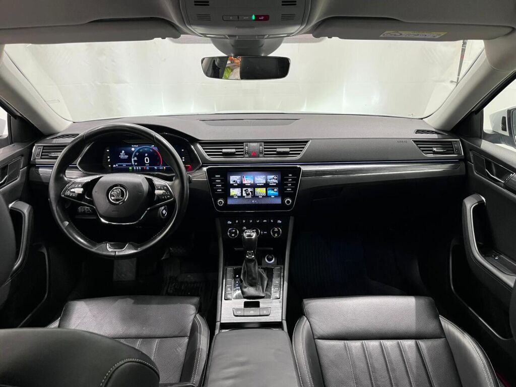 Skoda Superb 2022 Valkoinen