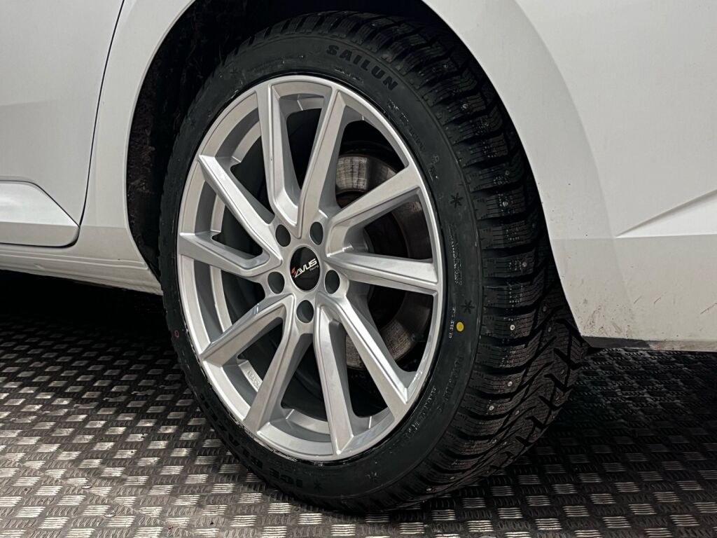 Skoda Superb 2022 Valkoinen