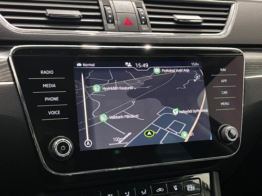 Skoda Superb 2022 Valkoinen