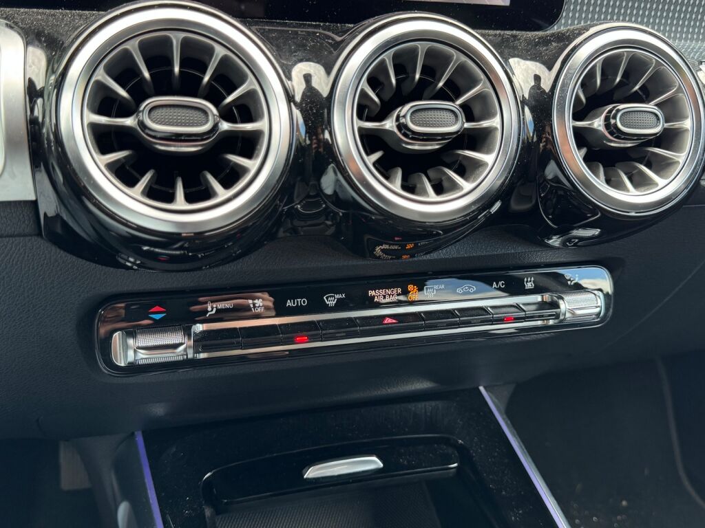Mercedes-Benz EQB 2022 Musta